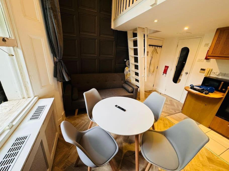 Trio'S Haven In Portebello Road Londra Exterior foto