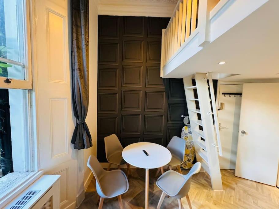 Trio'S Haven In Portebello Road Londra Exterior foto